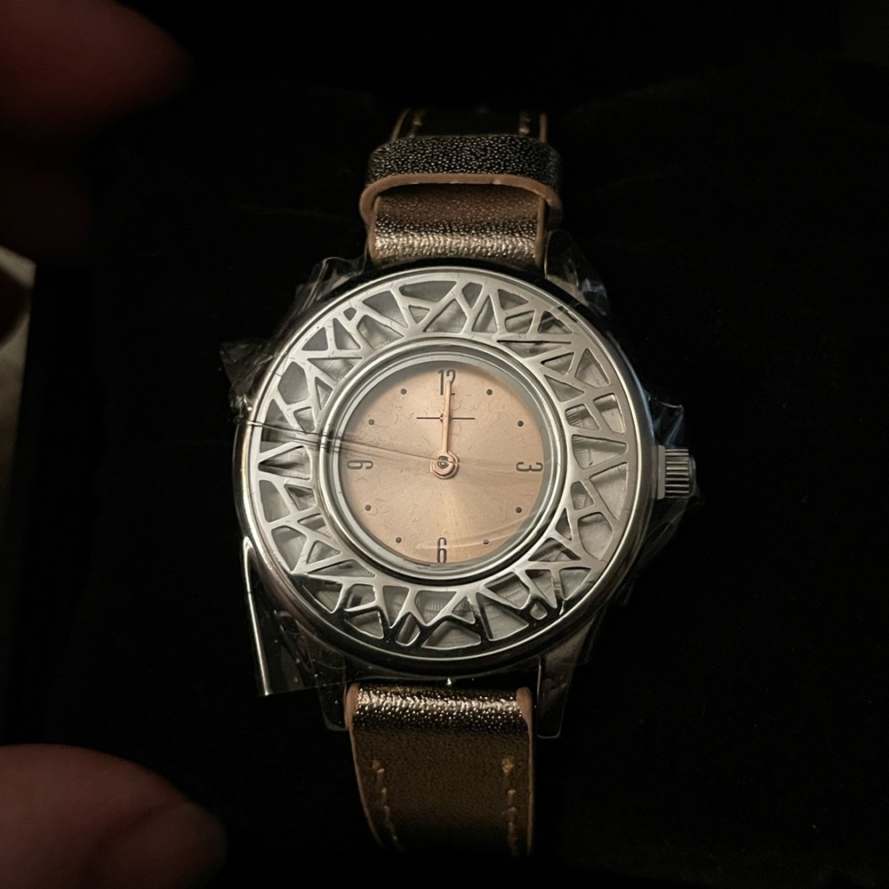 Women's Metallic Gold Dial Fashion Aromatherapy Watch - Unbranded